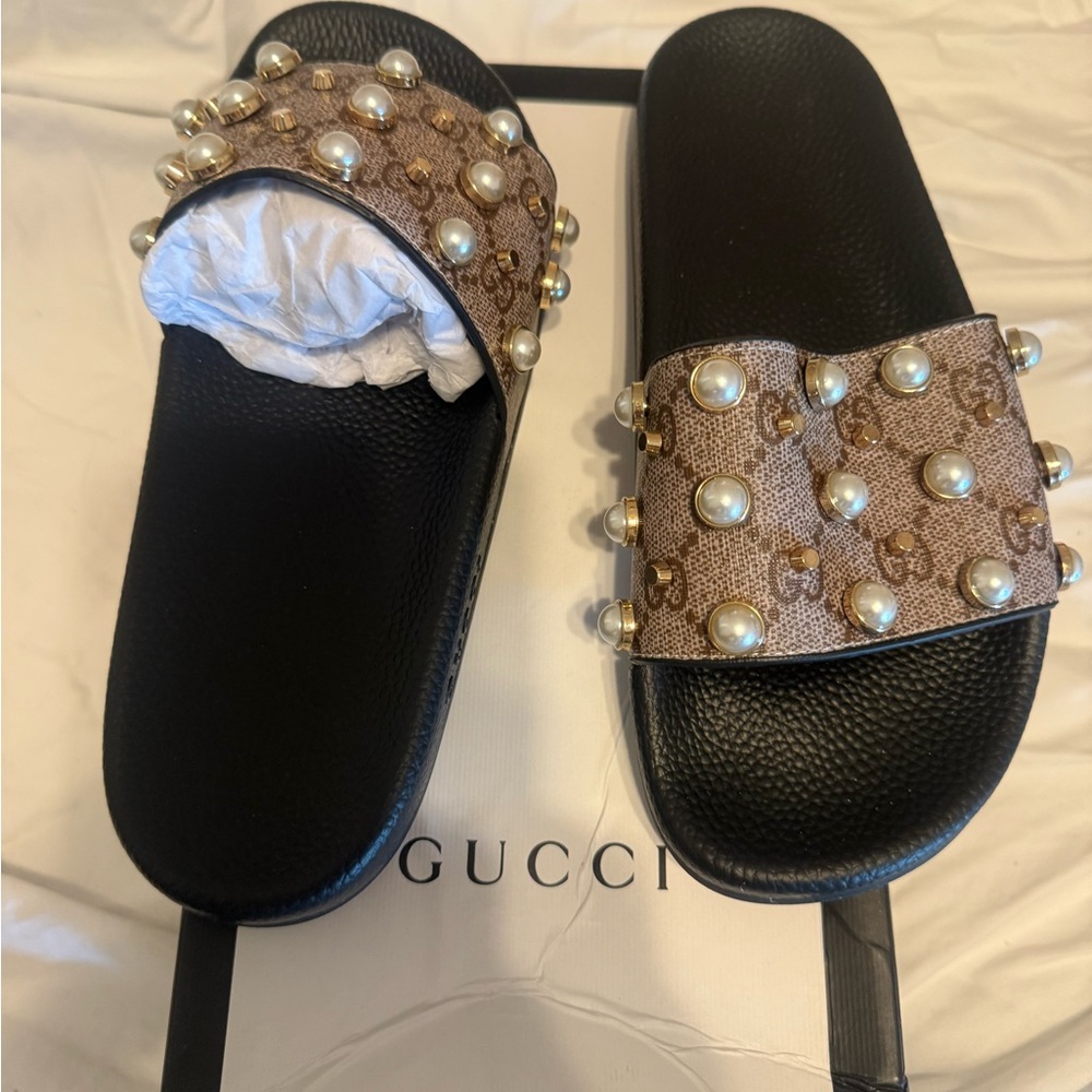 Gucci pearl slides